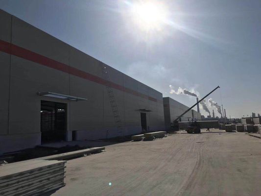 Scatto di struttura in acciaio galvanizzato a caldo con pannello sandwich