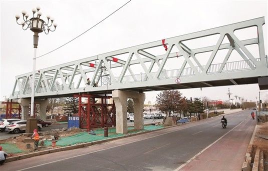 Guida dell'ingegnere Installazione Ponte con struttura in acciaio progettato per resistere alle forze sismiche Progettazione di magazzini di officine con struttura in acciaio