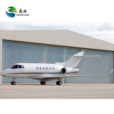Hangar prefabbricato per aeromobili con tetto in acciaio ondulato e progettazione su misura per una struttura ottimale di parcheggio