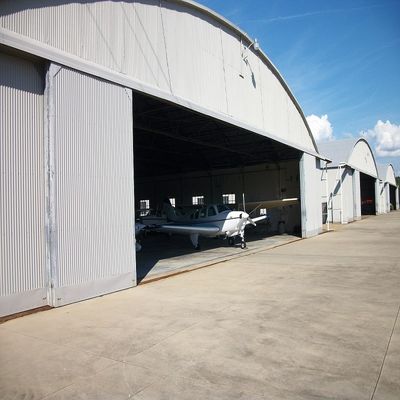 Edificio con struttura in acciaio prefabbricato a costruzione rapida per hangar di aeromobili