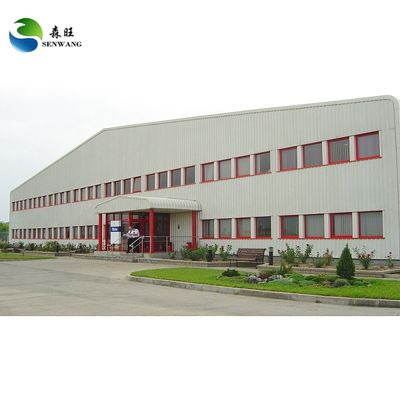 Ingegnere ha progettato un laboratorio di strutture in acciaio con pannelli isolati personalizzati e facile installazione