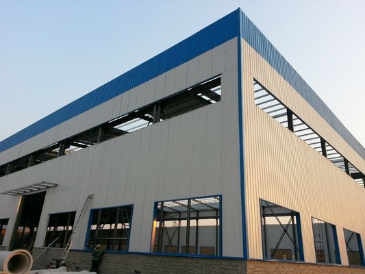 Edificio di strutture industriali in acciaio prefabbricato certificato ISO 9001 / CE con telaio metallico personalizzato e taglio di saldatura leggera