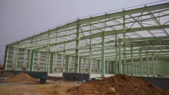 Magazzino con struttura in acciaio con telaio in acciaio a H e rivestimento in fibra di vetro