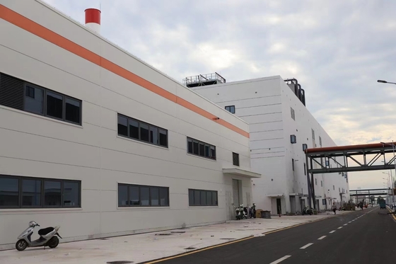 Edificio con struttura in acciaio personalizzata per capannone industriale