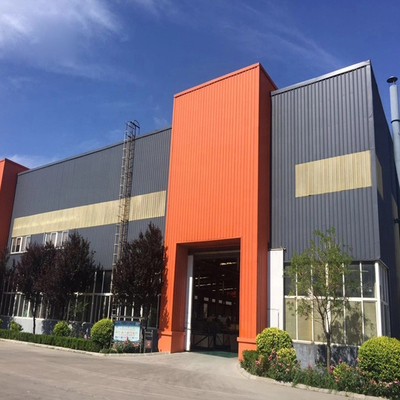 Magazzino prefabbricato con struttura in acciaio e isolamento ignifugo