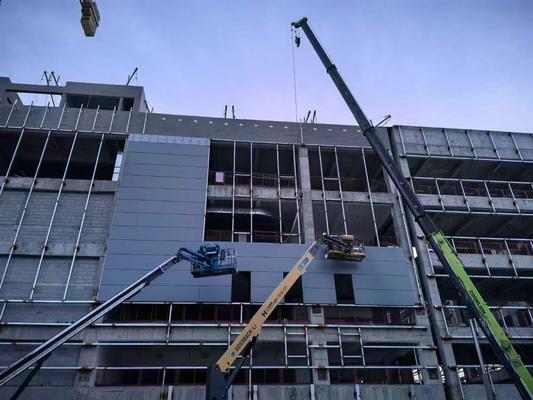 Magazzino con struttura in acciaio di design vittoriano e moderno con progettazione CAD per soluzioni di stoccaggio efficienti