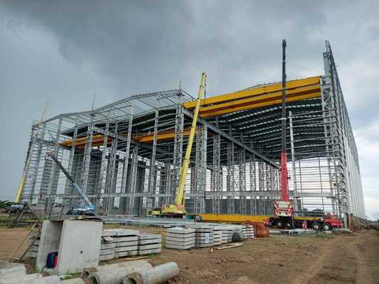 Bolt Connection Steel Structure Warehouse with Customizable Colors and Aluminum Alloy/PVC Windows