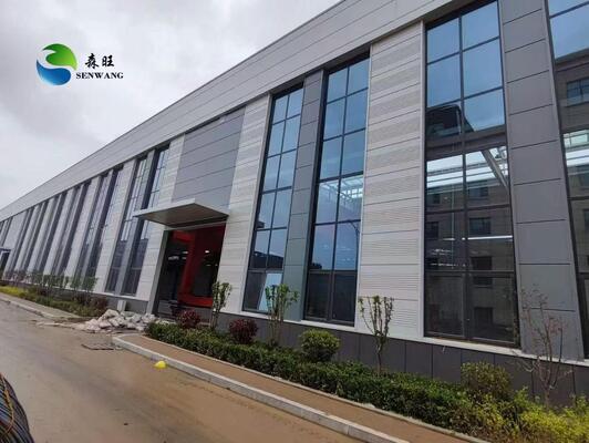 Magazzino con struttura in acciaio durevole con durata di 50 anni, standard di saldatura AWS D1.1 e pluviali in PVC