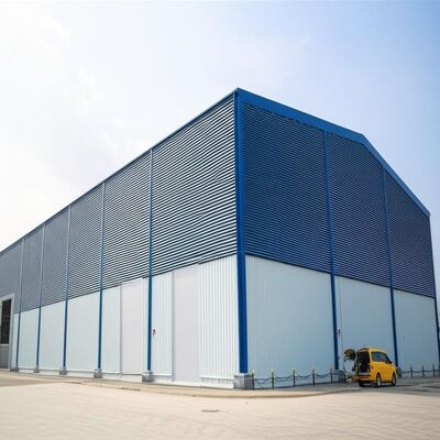 Seguire il disegno richiesto per il capannone con struttura in acciaio, con soluzione strutturale di 50 anni per lo stoccaggio industriale e la logistica