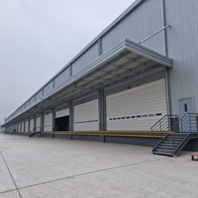 Bolt Connection Steel Structure Warehouse con 50 anni di vita utile e vernice resistente alla corrosione per lo stoccaggio industriale