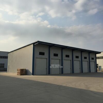 Edificio di stoccaggio in acciaio con tetto piano Struttura metallica di facile installazione, ideale per magazzinaggio commerciale e protezione di merci sfuse