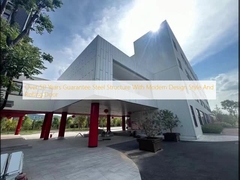 Struttura in acciaio garantita per oltre 50 anni con design moderno e porta a serranda